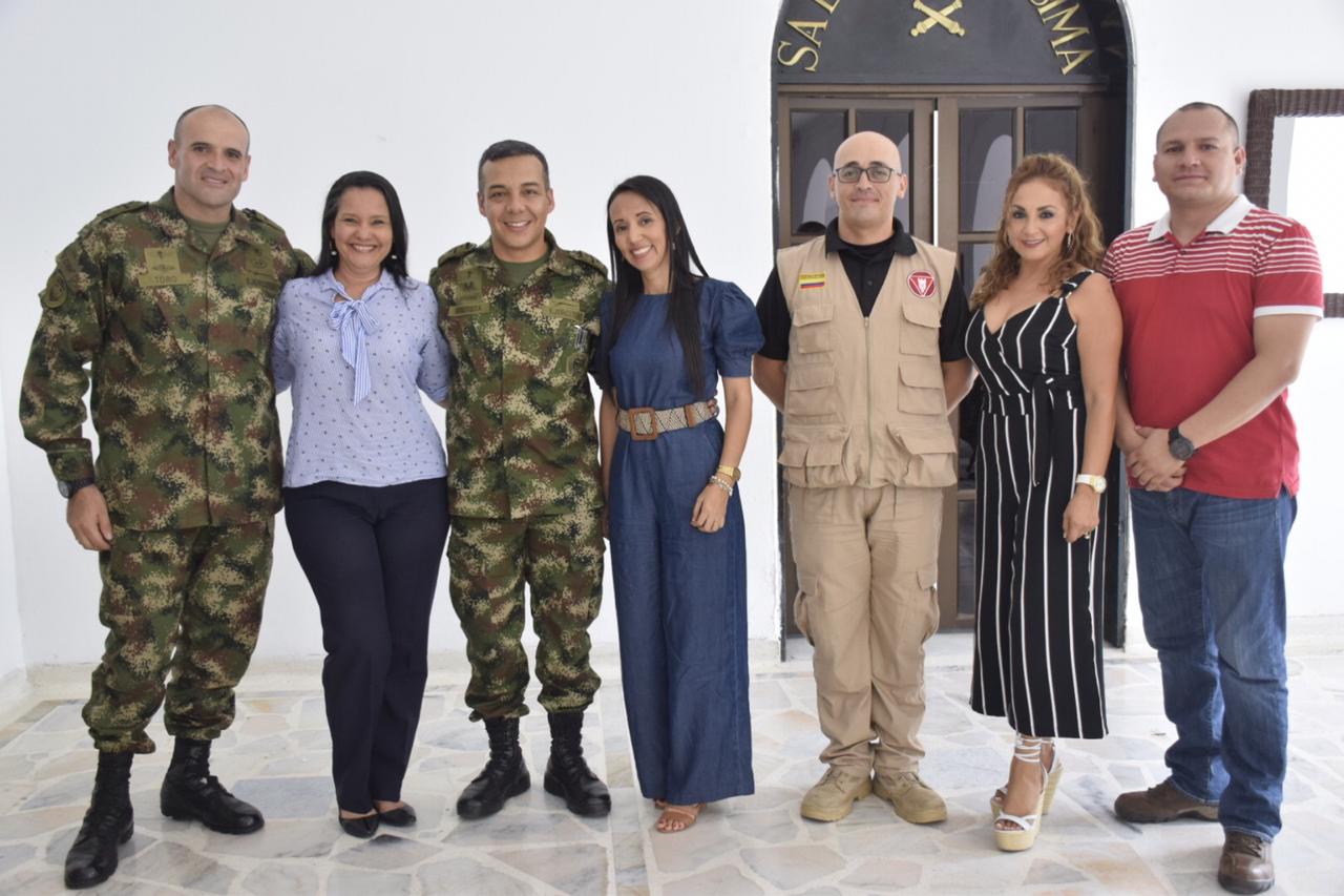 Teniente Coronel Juan Gabriel Toro; Silvia Maritza Charry; Coronel Jhonny Bautista, Comandante de la Novena Brigada, Silvia Artunduaga, Teniente Coronel Luis Enrique Gonzales,  Linda Beltrán y  Mayor Edwin Moreno Bolaños.